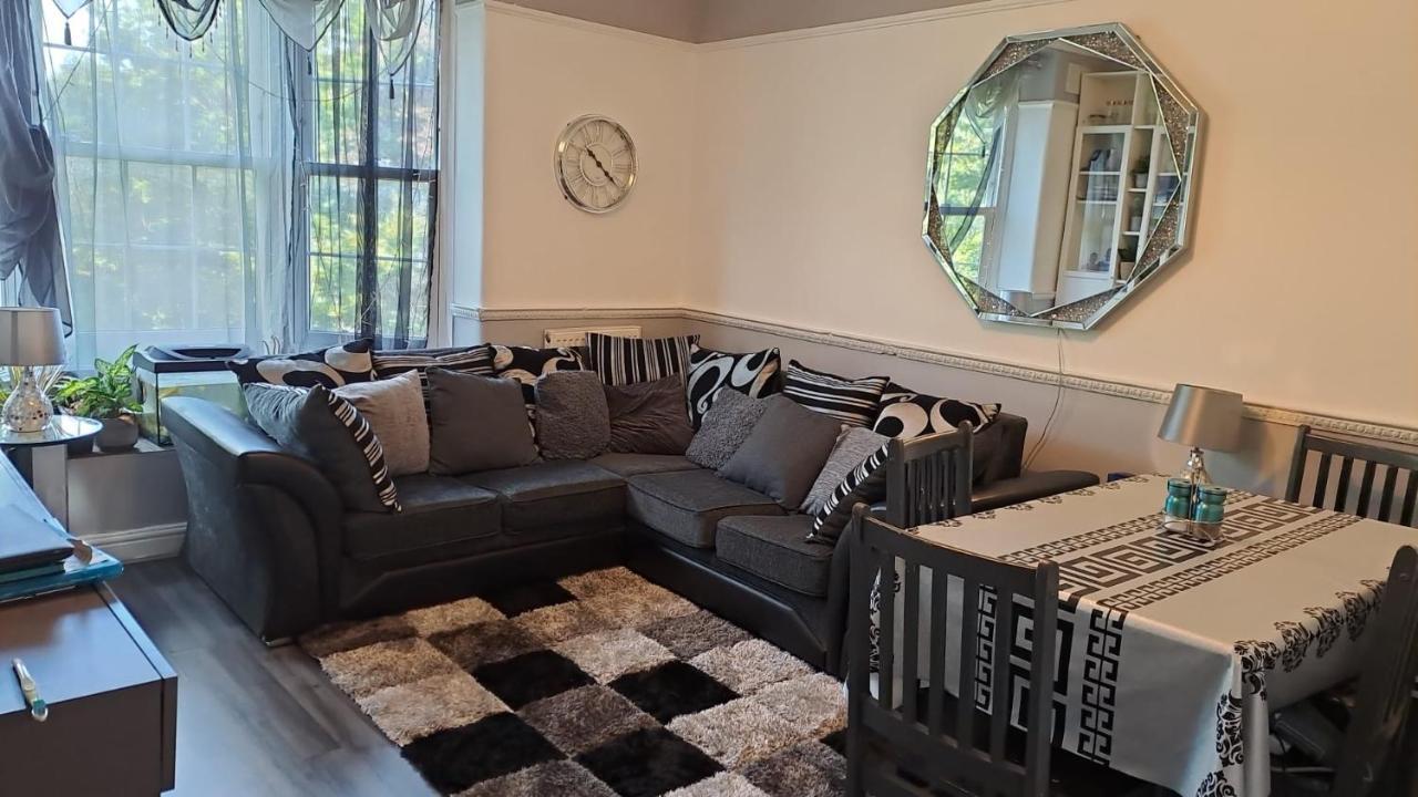 3 Bedroom Brixton Apartment Лондон Екстериор снимка
